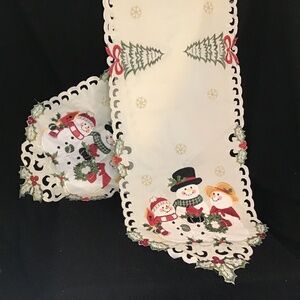 NWOT Snowman Table Runner for Christmas Holidays Decorations,(68"x13")